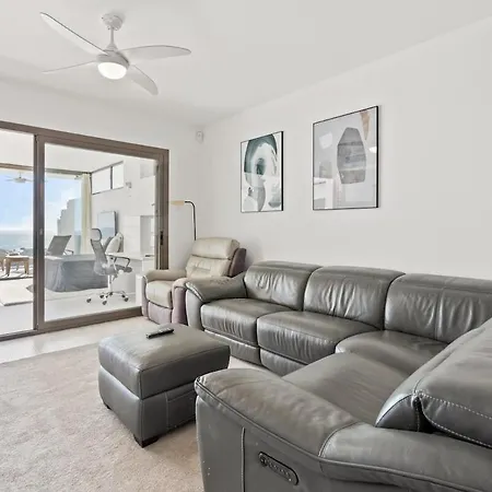 Chic Retreat With Pool & Terrace - Rdr465 *