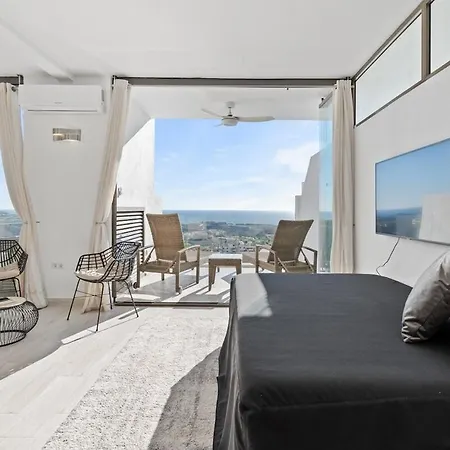 Chic Retreat With Pool & Terrace - Rdr465