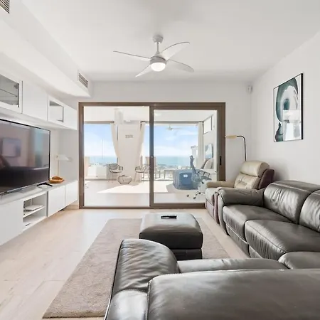 Chic Retreat With Pool & Terrace - Rdr465 *
